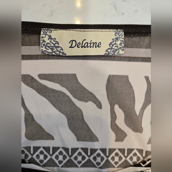 Women's Leopard Print Short Sleeve Blouse. Pristine Condition. - Picture 6 of 7